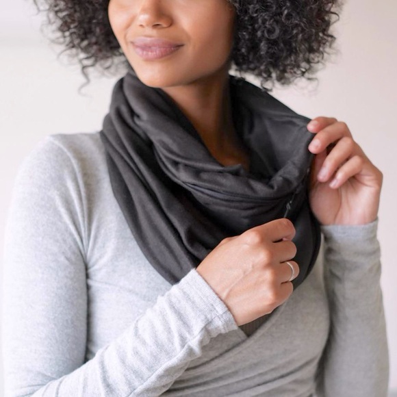 Beyond Yoga infinity scarf with pocket - Picture 1 of 5